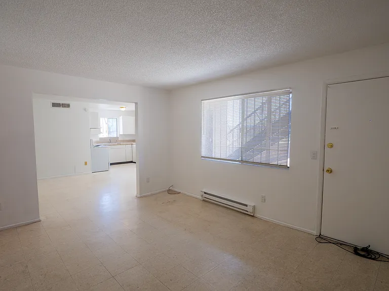 2460 N Balboa Ave — Photo 6