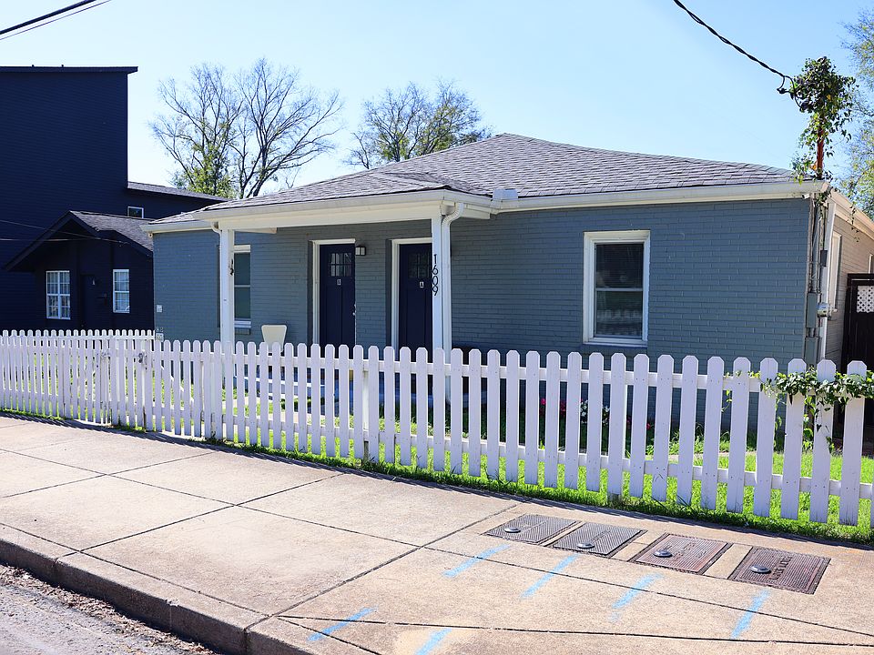 this is the front of the building. Unit D access is from alley behind 11th Ave N.