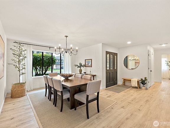 3rd image of 9019 166th Street E