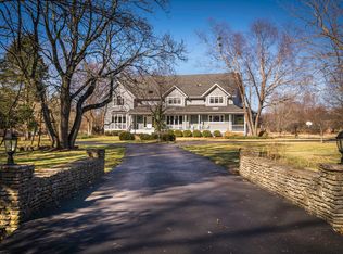 2300 Cave Spring Pl, Anchorage, KY 40223