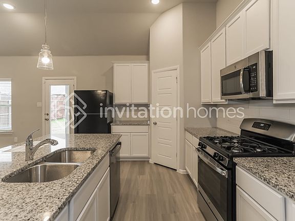 4th image of 5941 Priory Dr
