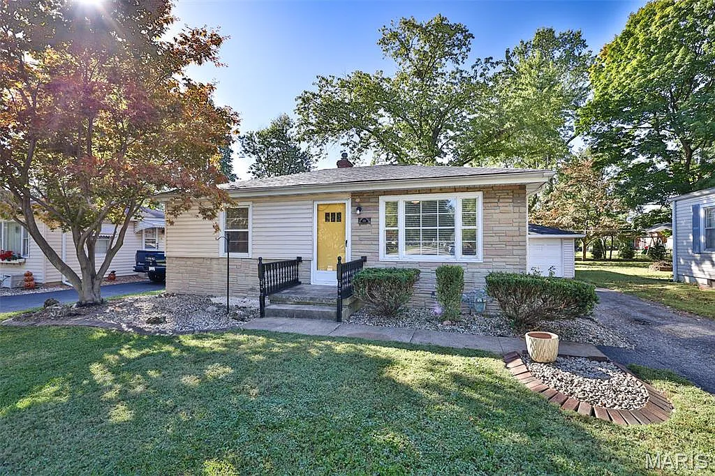 424 Hadley Ave photo 1