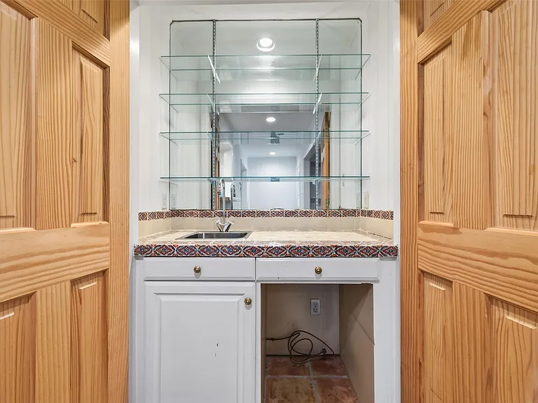 5643 Piping Rock Ln — Photo 29