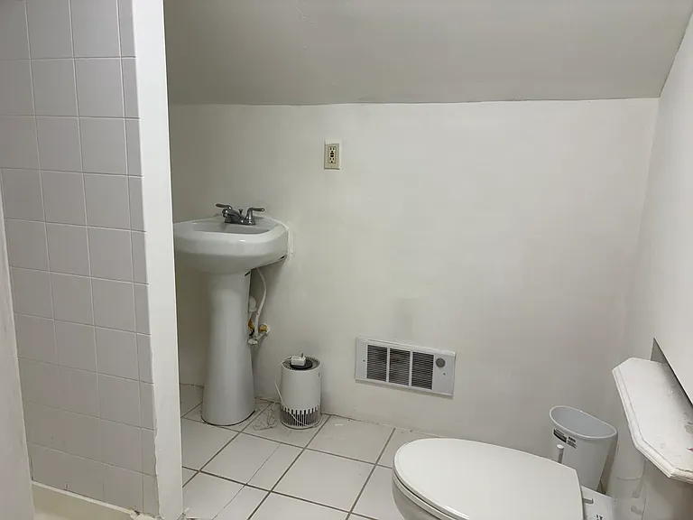 9 Royal Ave — Photo 14