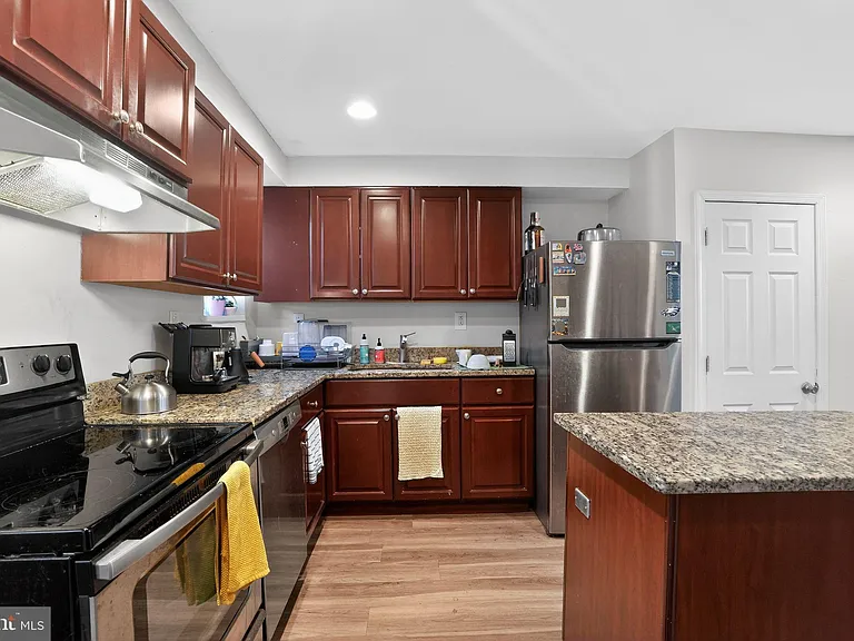 2623 Emerald St — Photo 14