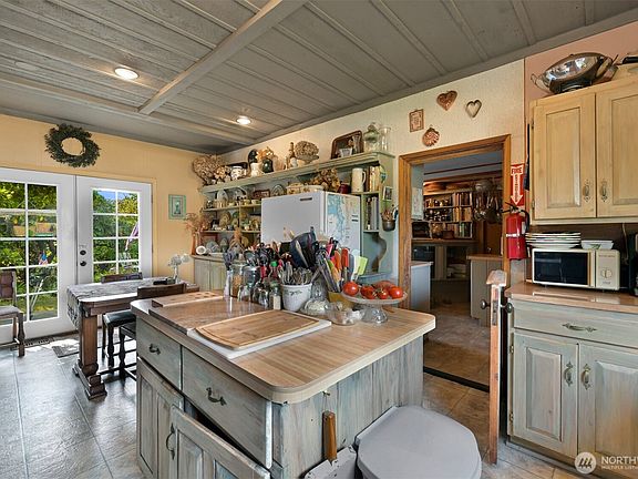 5th image of 869 Harrison Avenue