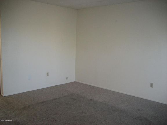 3rd image of 1063 E Halcyon Rd