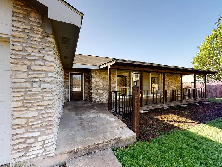204 Monaco Dr — Photo 24