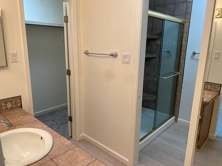 505 Oppenheimer Dr — Photo 31