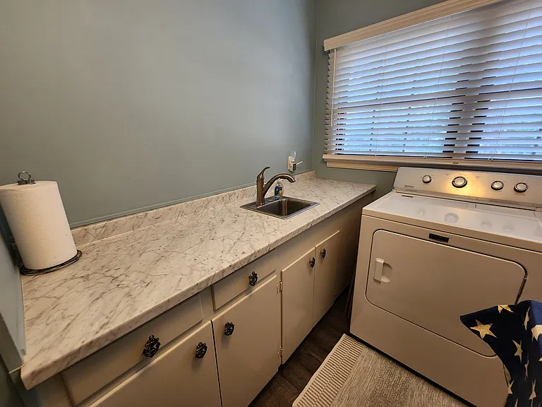 425 E Seneca St — Photo 33