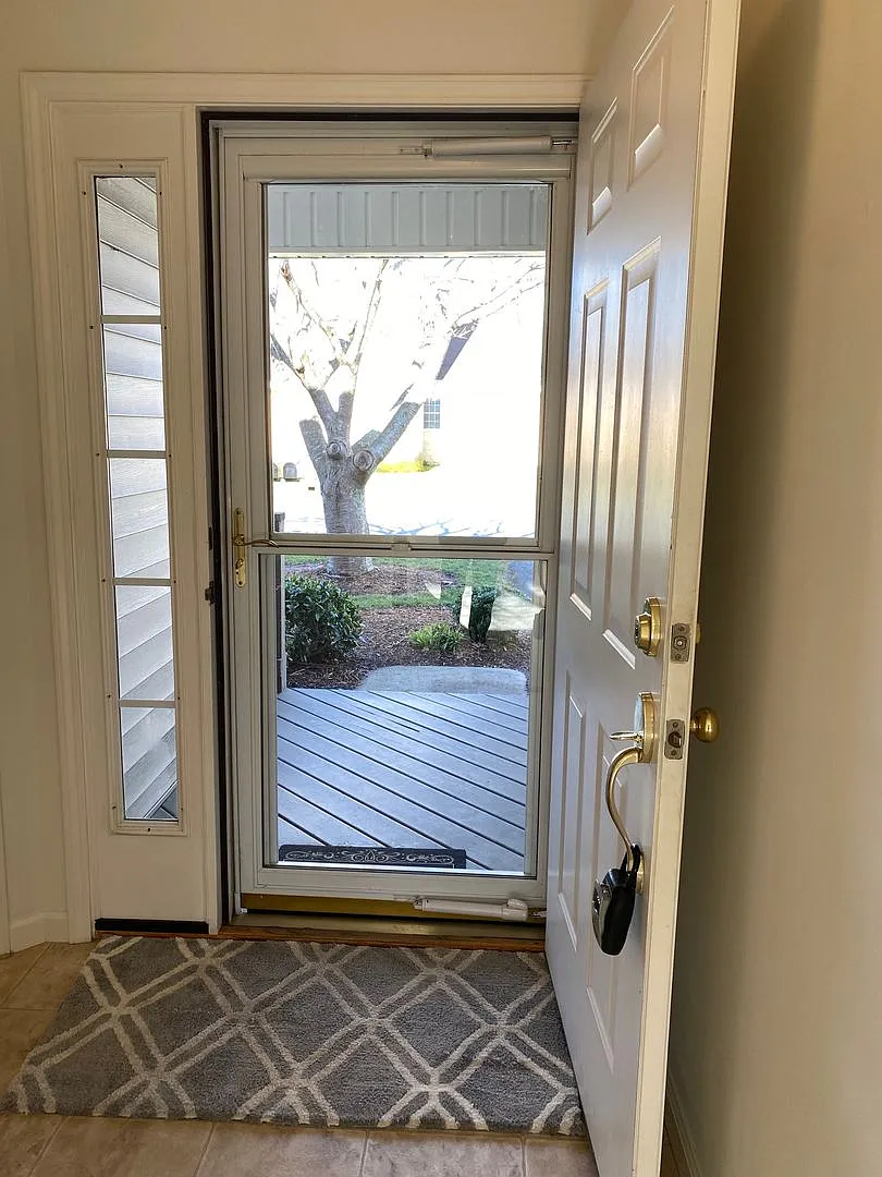 Mills River - Beautiful Townhome with Mountain Views! — Photo 3