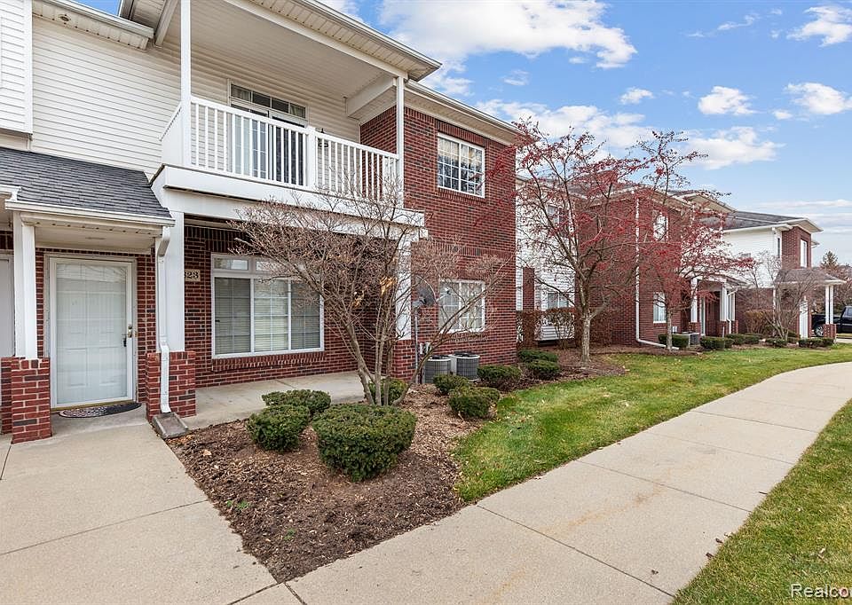 1st image of 5823 Twin Oaks Dr #37