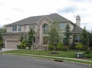 8 Reynolds Ct, Edison, NJ 08820