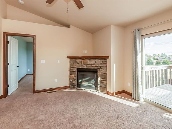 3rd image of 1474 Marilyn Dr