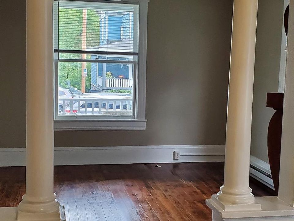 1st image of 805 Marshall Ave SW #D
