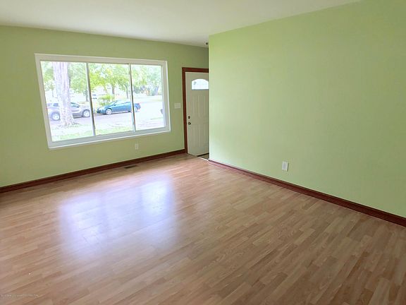 3rd image of 3620 Glenbrook Dr