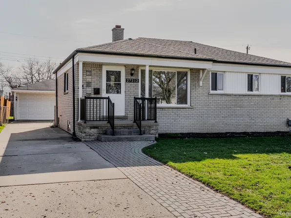 27212 Grant St, Saint Clair Shores, MI 48081