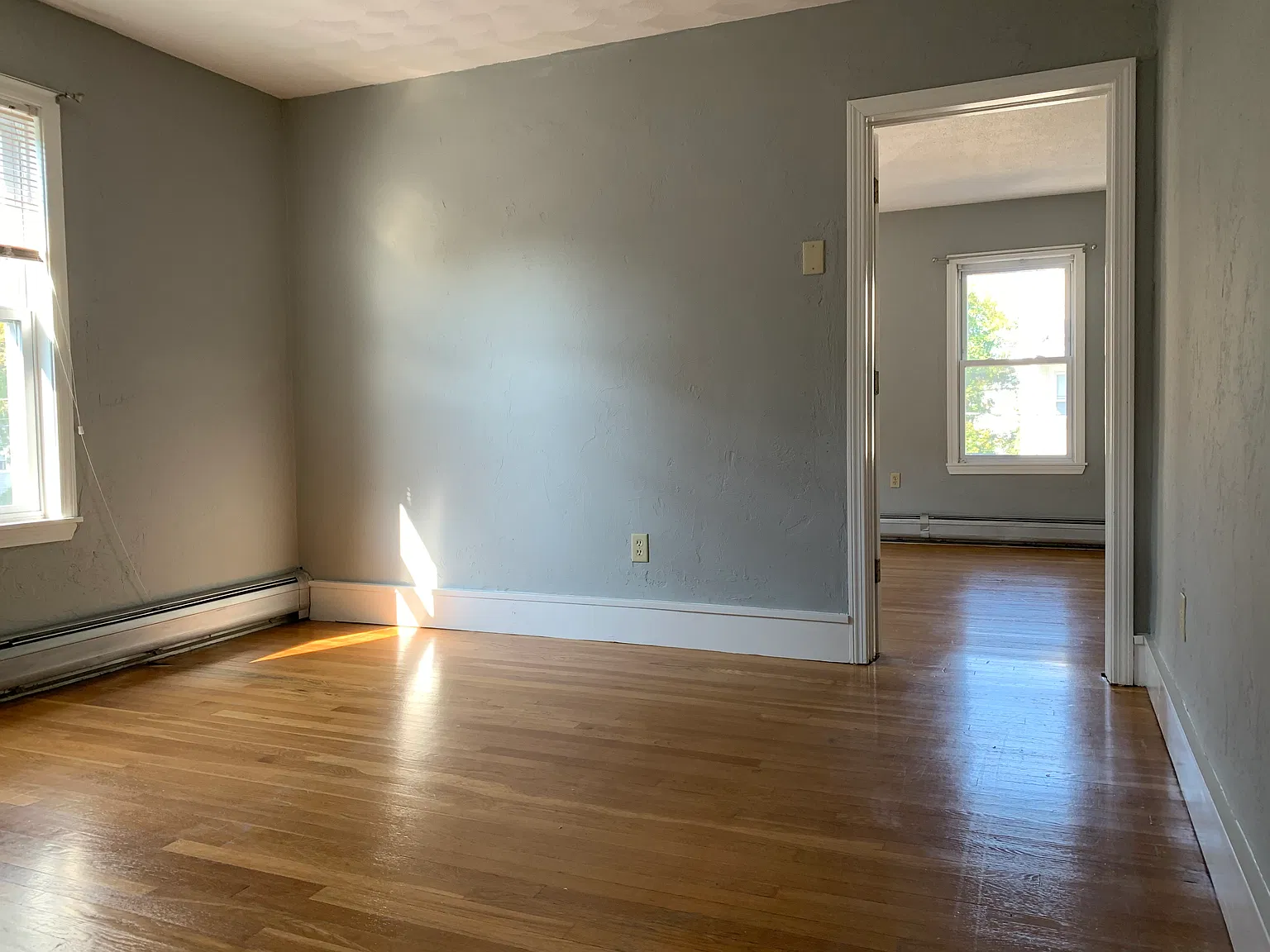 2 bed, 900 sqft, $2,400 — Photo 4