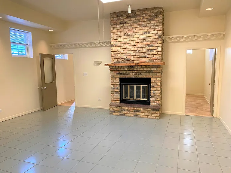 1841 W Chicago Ave #1R — Photo 8