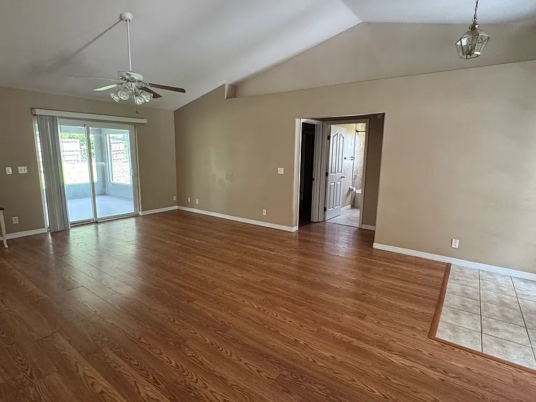 3273 NE 25th Ave — Photo 16