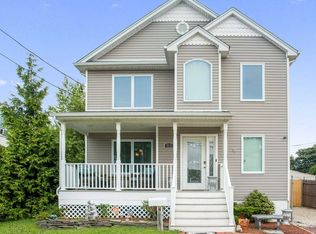 49 Division Ave, Blue Point, NY 11715