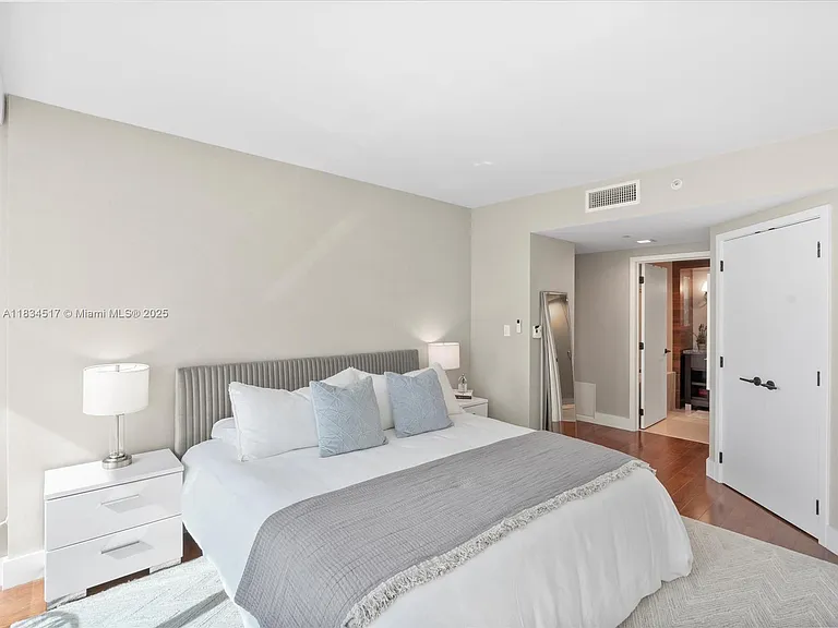 6801 Collins Ave #1402 — Photo 17