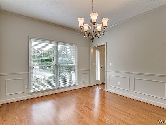 5th image of 1513 Lesley Dr