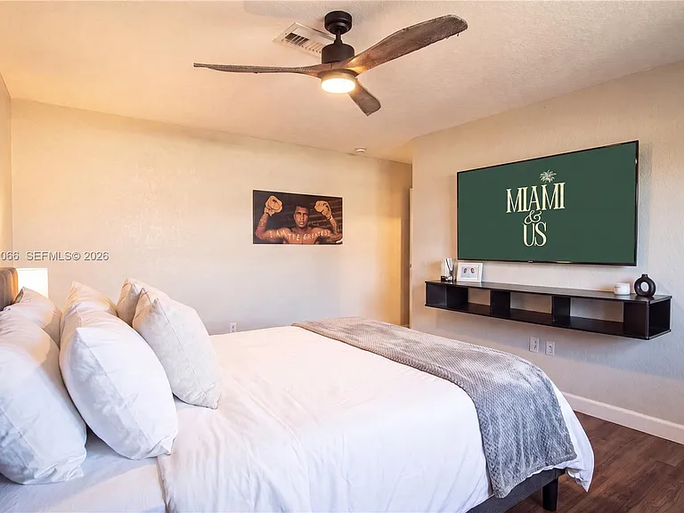 5321 Lincoln St — Photo 14