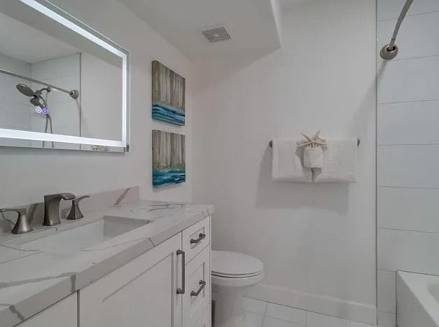 5726 La Jolla Blvd #201 — Photo 21