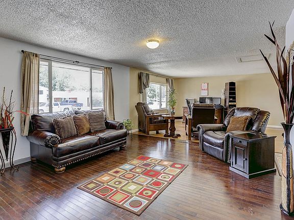 4th image of 1636 Kimbark St