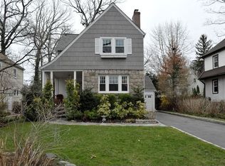 27 Locust Ave, White Plains, NY 10605