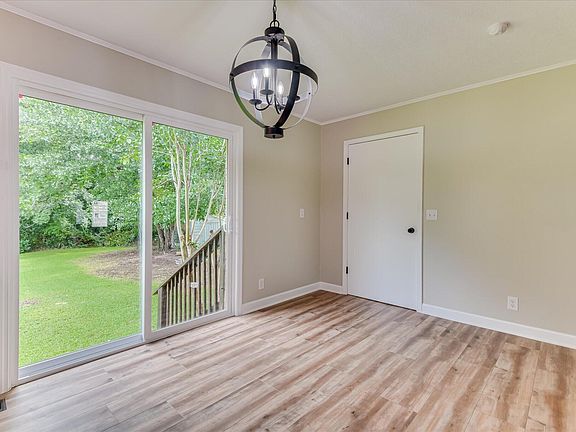 5th image of 217 Holmes St