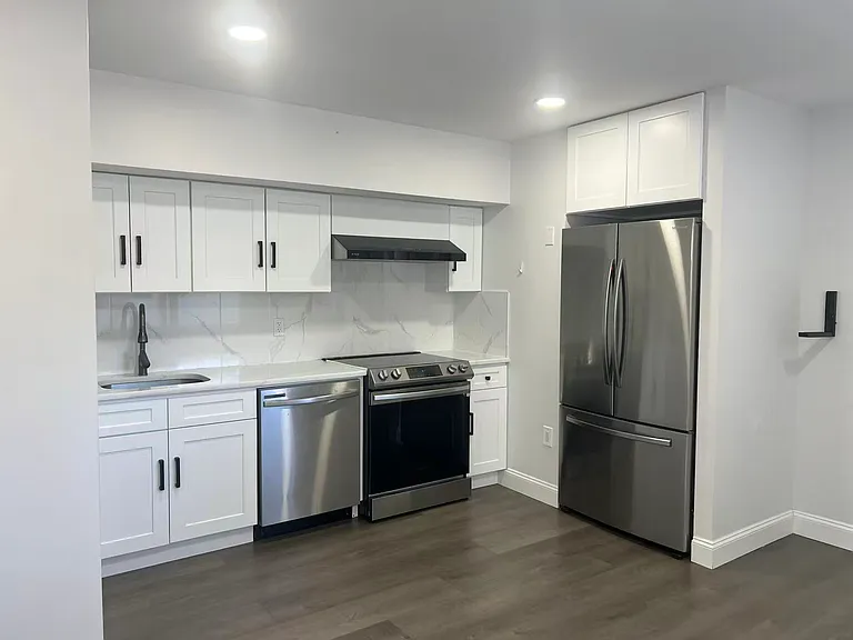 709 Collfield Ave — Photo 3