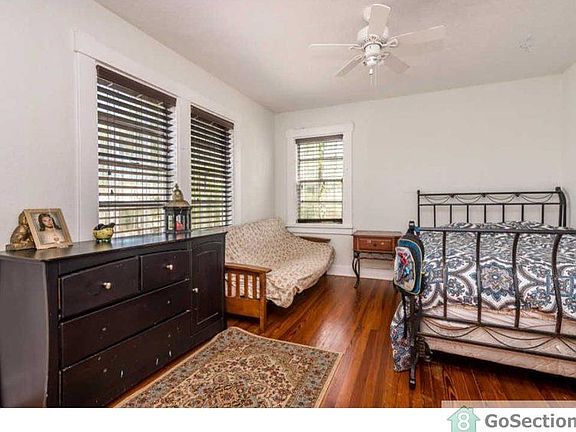 4th image of 919 32nd St