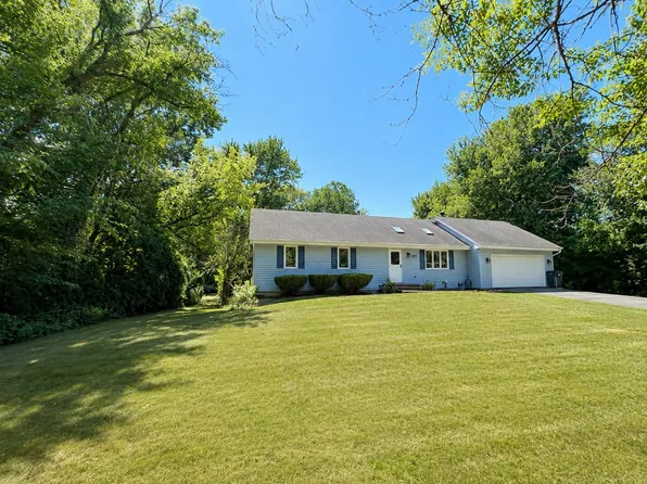 6615 W Gate Ct, Roscoe, IL 61073