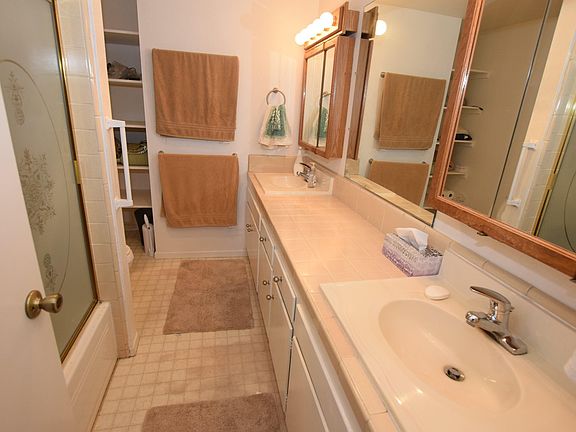 4th image of 1290 N Rowland Ave