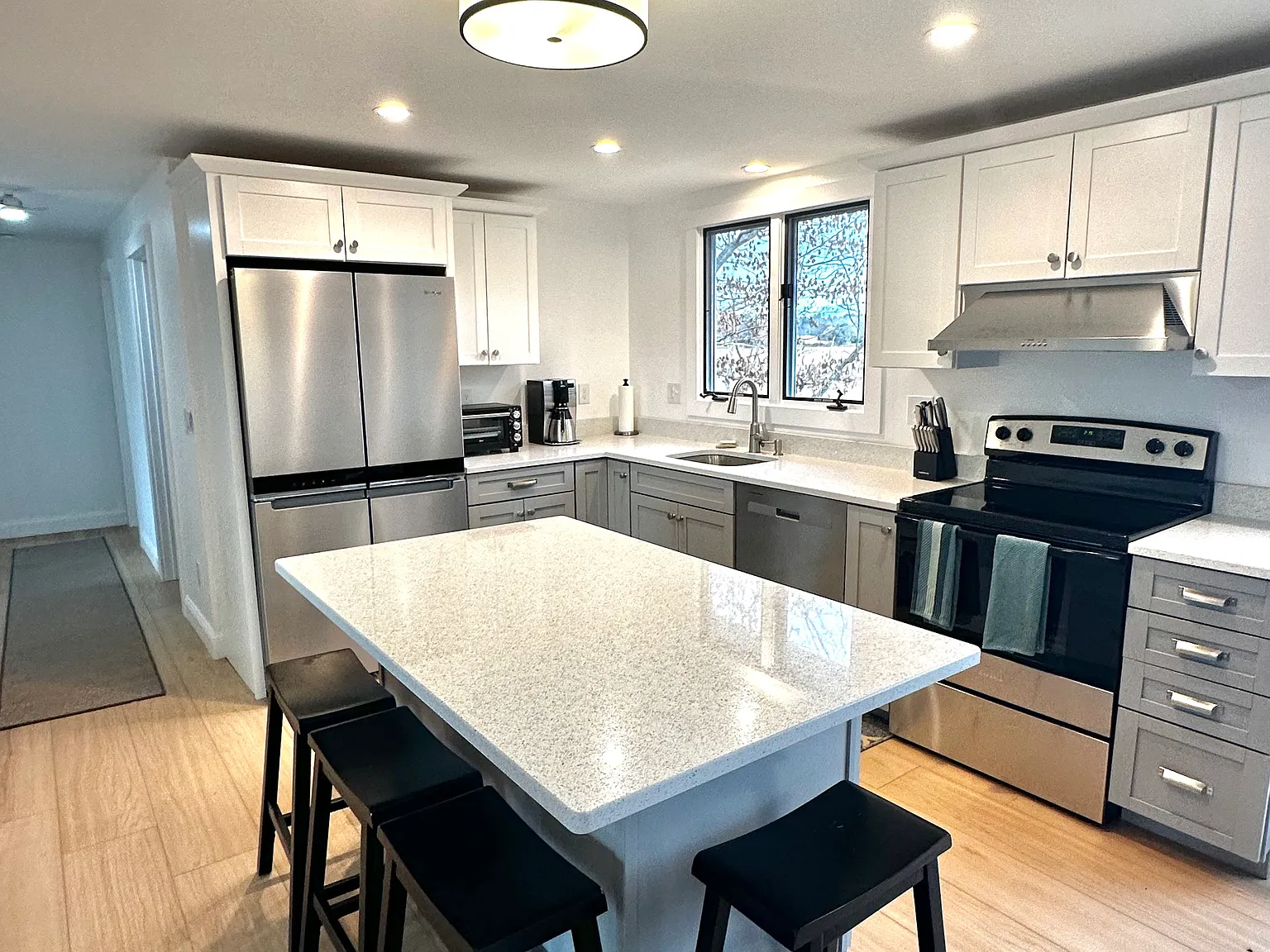 3 bed, 1056 sqft, $3,750 — Photo 4