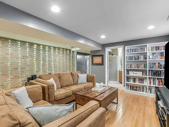4th image of 5063 N Kenmore Ave #G