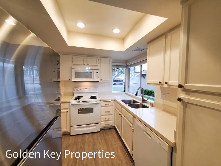 2982 Lexington Cir — Photo 4