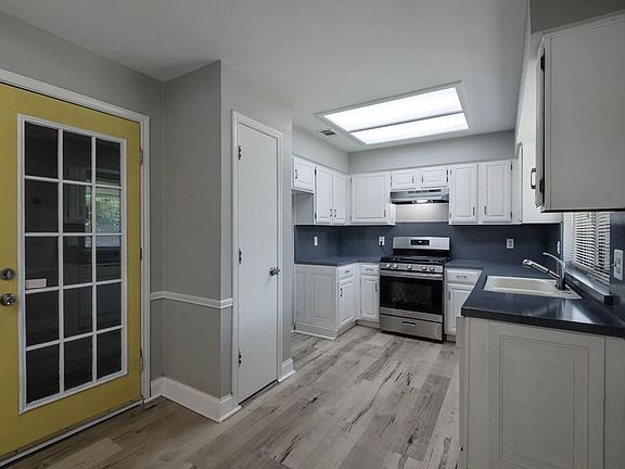 5th image of 500 W Robin Ct