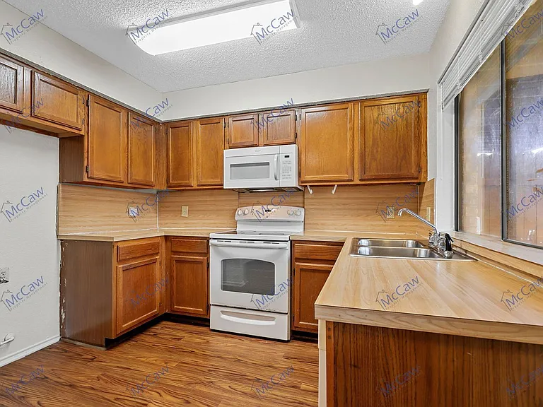 800 Bluebonnet Dr #B — Photo 7