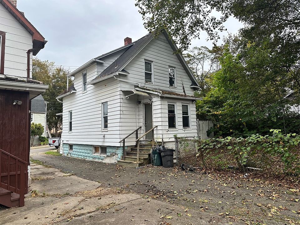 2nd image of 64 Roberts St