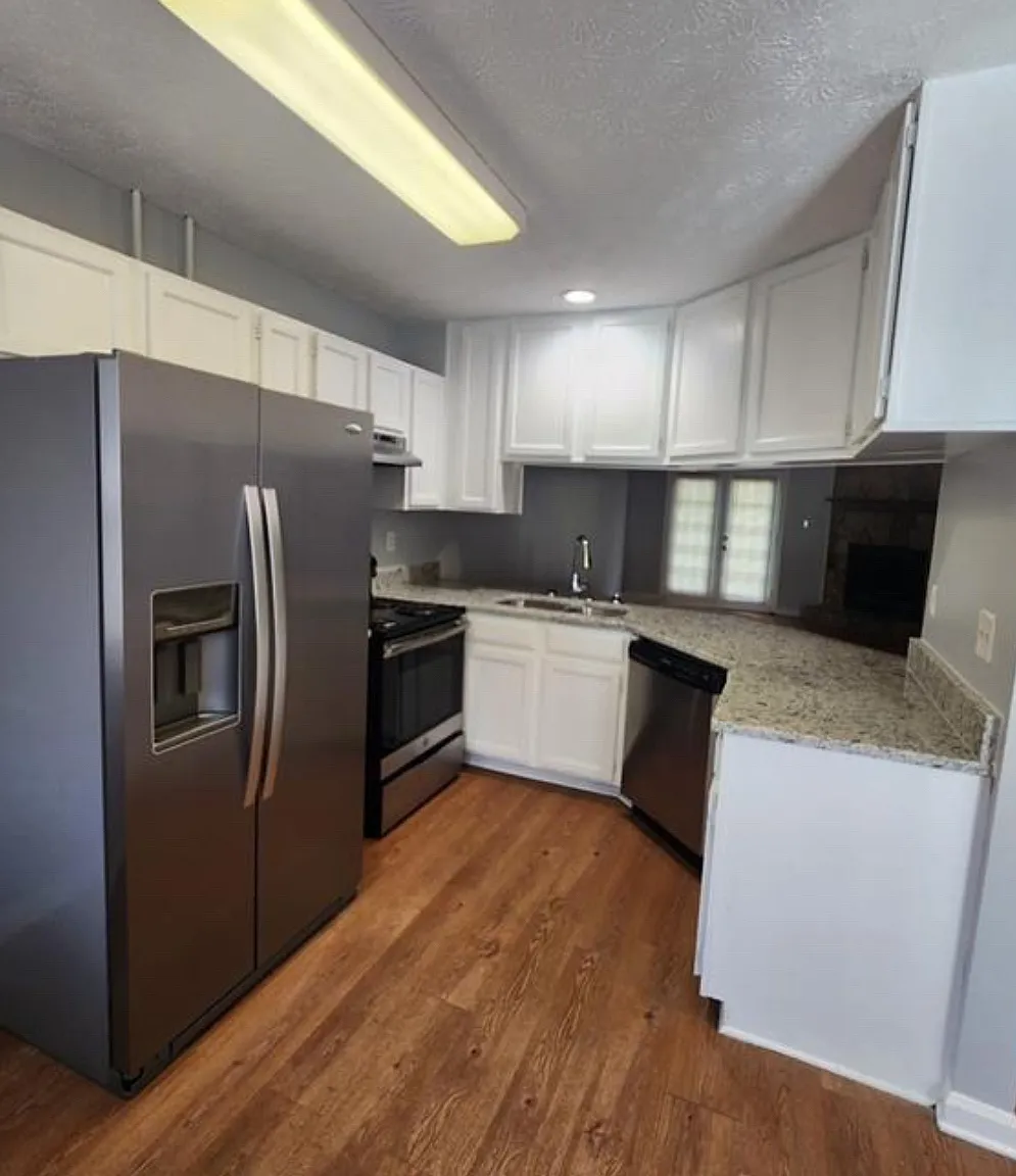 2 bed, 1022 sqft, $1,595 — Photo 2