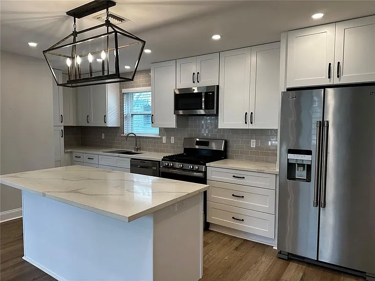 301 Labarre Dr #B — Photo 3