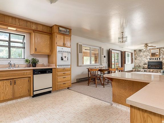 5th image of 2260 Sunny Oak Dr