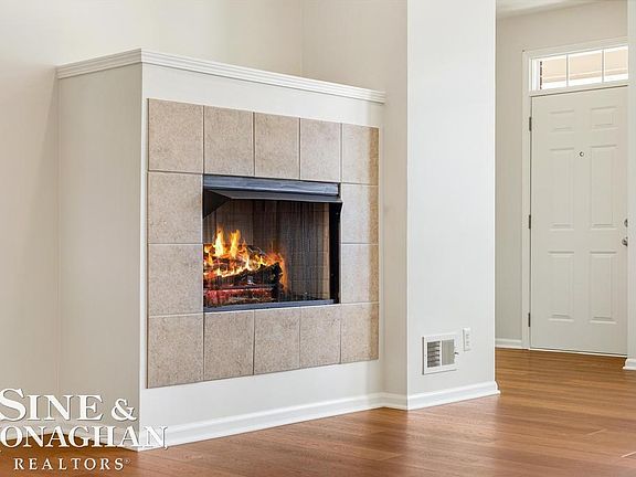 5th image of 3251 Camden Dr