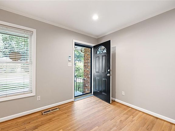 5th image of 2563 Dering Ct NE