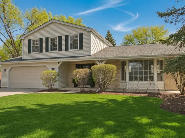 1554 Chickasaw Dr, Naperville, IL 60563