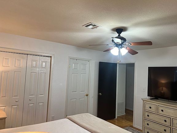 3rd image of 305 Capitol St
