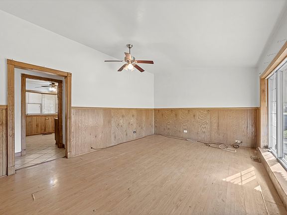 4th image of 1535 Stanley Blvd